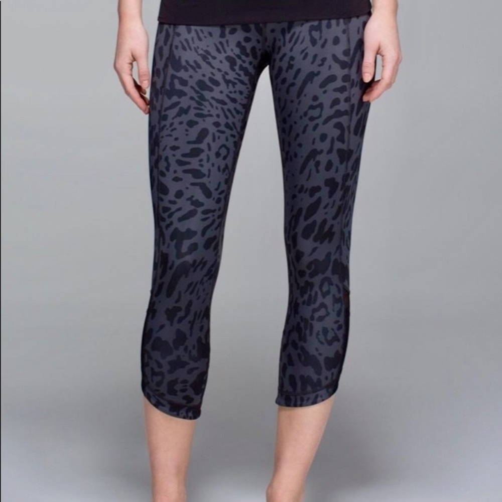 Lululemon just breathe crop Animal Swirl size 4